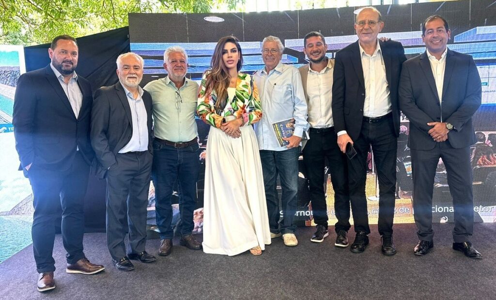 Na foto, a Presidente da ANETRAMS, Dra. Luciana Dutra com membros da sua Diretoria
